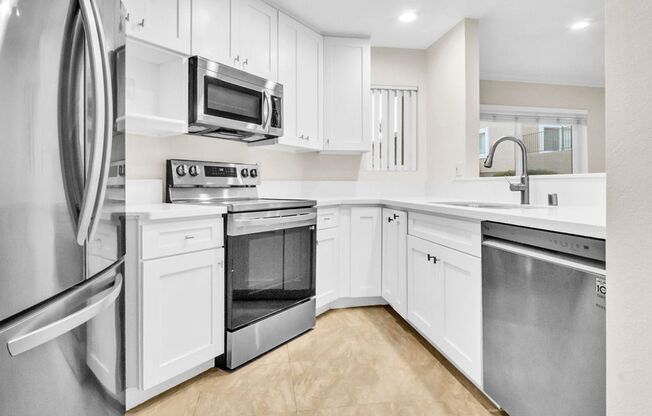 Beautiful one bedroom/one bath in the Verano community at UTC! Close to so much!