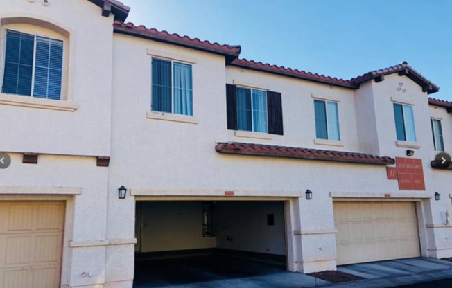 3 beds, 2 baths, $1,895, Unit UNIT 11102