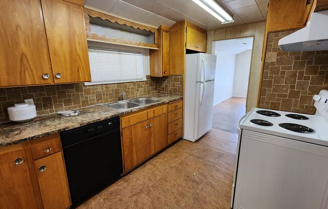 2 beds, 1 bath, $1,550