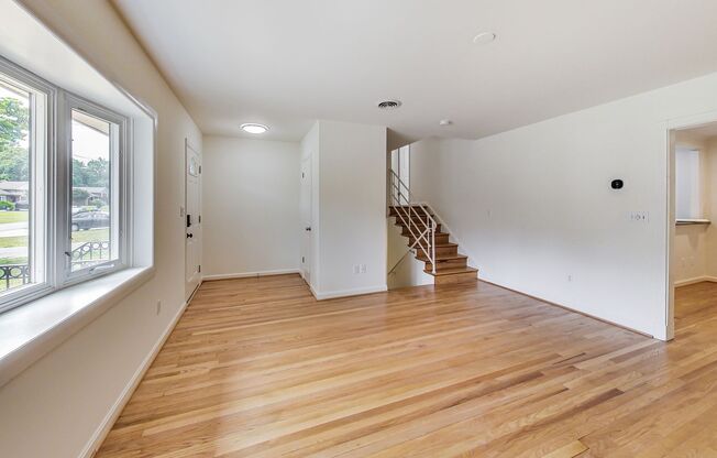 5 Bed / 3 Bath / deep lot/ 2 driveways and Garage MAIN Level Bedroom