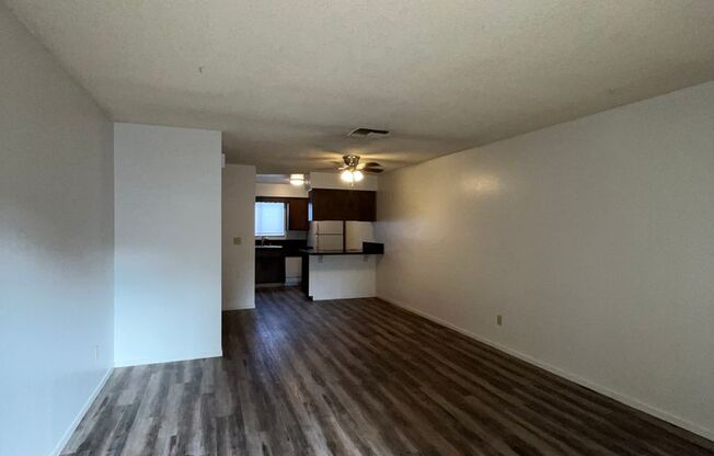 2 beds, 1 bath, 1,000 sqft, $1,350, Unit 301