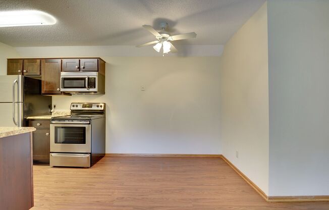 2 beds, 1 bath, 726 sqft, $1,295, Unit 799-205