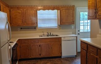 3 beds, 2 baths, $1,400