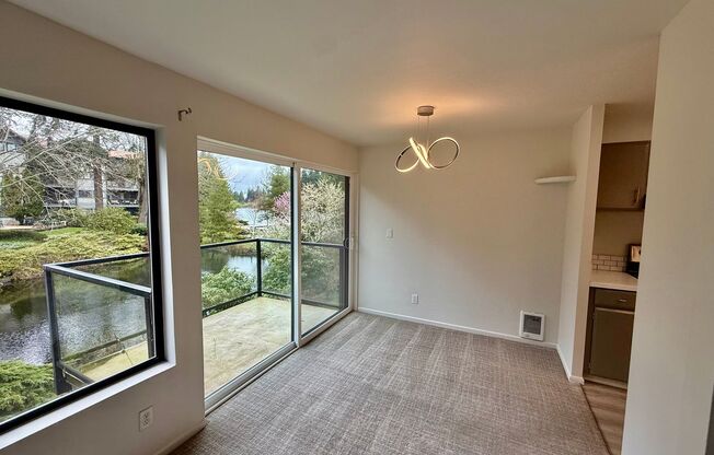 Beautiful 2 bed, 1 bath Shoreline Condo, $1850/mo.
