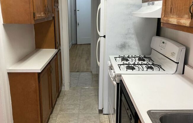 2 beds, 2 baths, 1,303 sqft, $2,150, Unit New King Edward  302