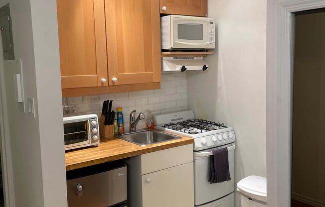 223 E 78 ST