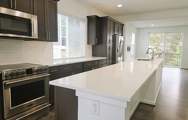 Gorgeous 2 -Bedroom, 2-Bath Townhome