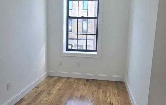 19 MILFORD ST