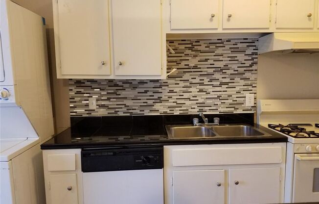 606 W 51 St