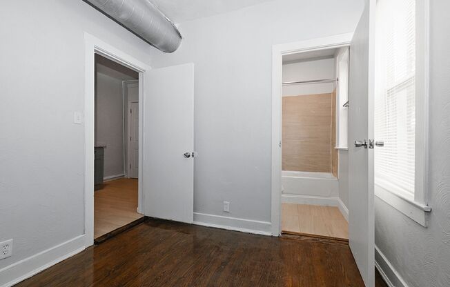 6734-6736 S Clyde Ave