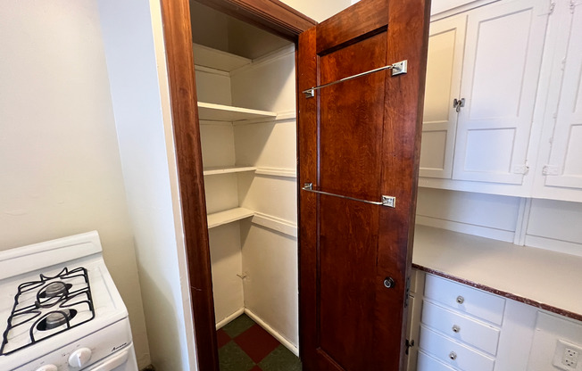 Studio, 1 bath, 400 sqft, $805, Unit 303