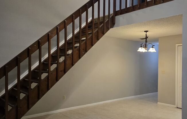 2 bedroom + loft, 2 bathroom townhome near UCF