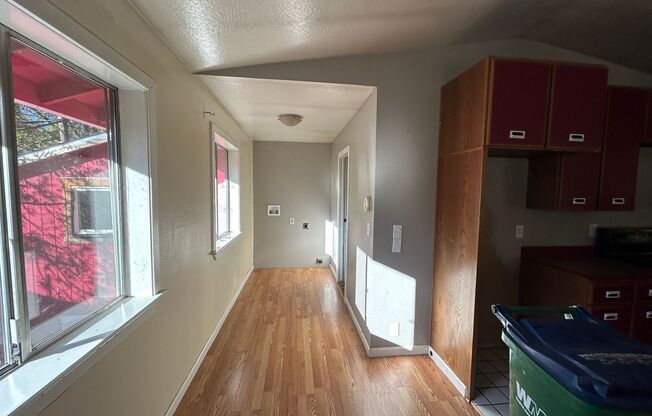 Studio, 1 bath, 1,000 sqft, $1,850, Unit B