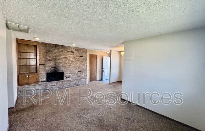 1627 KAVEL DR