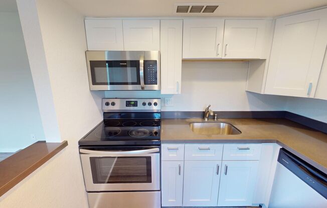 2 beds, 1 bath, 900 sqft, $1,390, Unit 25