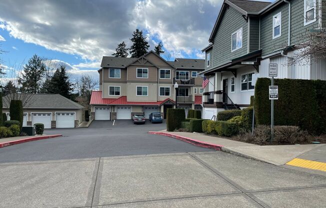 Townhome 2-Bd, 2- Baths with a full-kitchen & Electric fireplace in a Modernized-Style Home, for all Types!