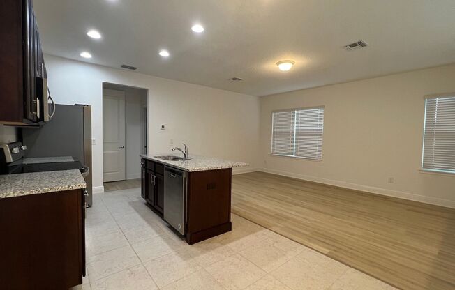 Like New 1/1 Garage Apartment with 1-Car Garage Included (Utilities Included)