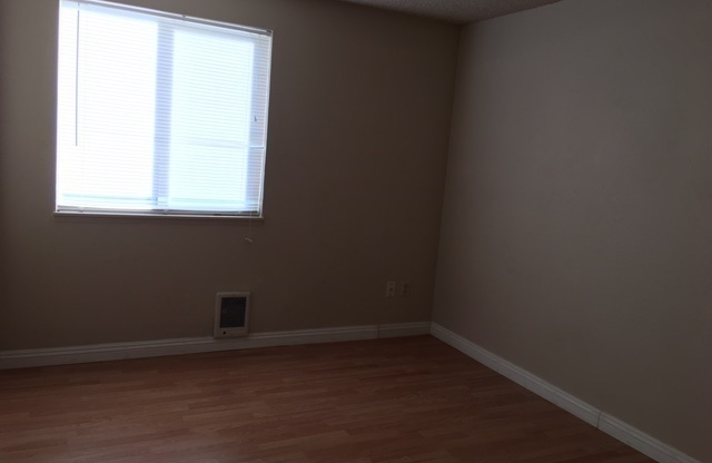 2 beds, 1 bath, 1,000 sqft, $1,395, Unit Unit B