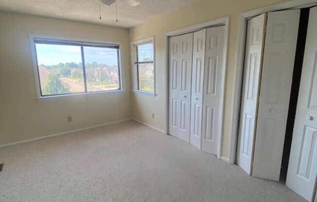 3 beds, 3.5 baths, $1,950, Unit The Cape