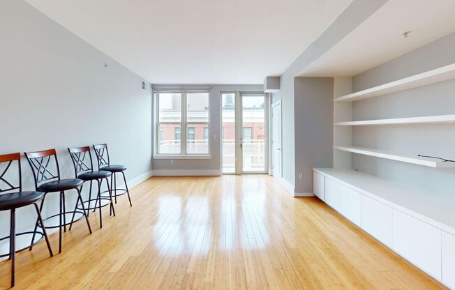 Chinatown 1,000 Square Foot PLUS W/Private Balcony, Fitness Center & More!