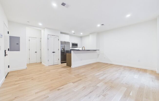 1 bed, 1 bath, 540 sqft, $1,950, Unit 306