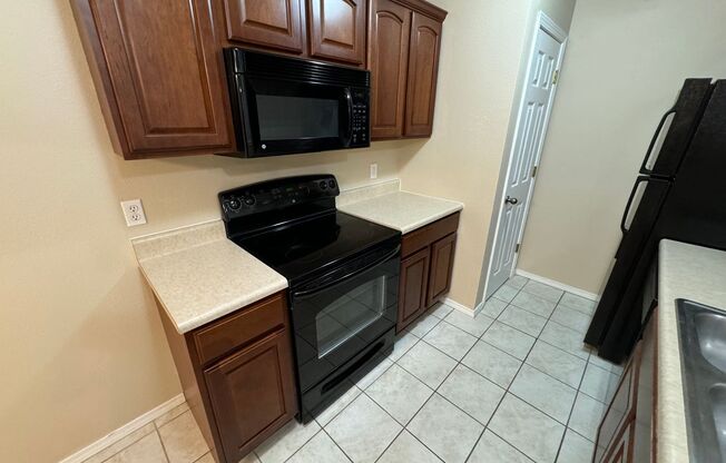 1 bed, 1 bath, $825