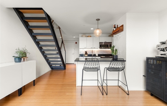 2 beds, 1.5 baths, 1,056 sqft, $4,200, Unit 520