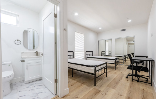 1286 West 35th Place