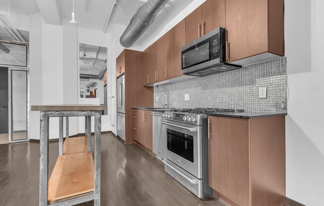 1 bed, 1 bath, $2,850, Unit 301