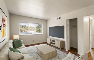 2 beds, 1 bath, 900 sqft, $1,050