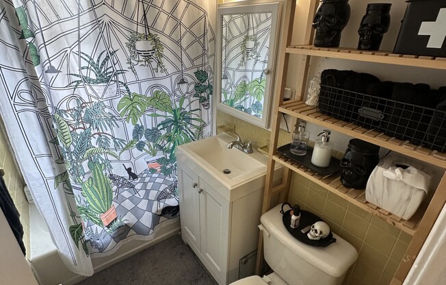 2 beds, 1 bath, $3,000, Unit 10