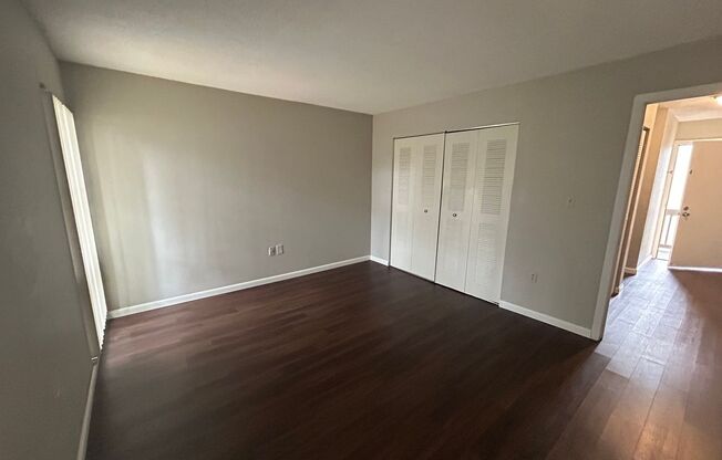 2 beds, 1 bath, $1,200, Unit Unit C-18