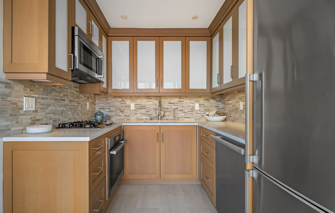 366 W 11 ST