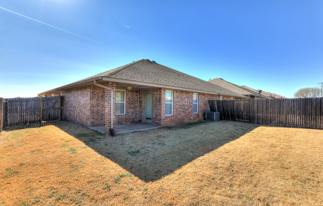 3 beds, 2 baths, $1,349