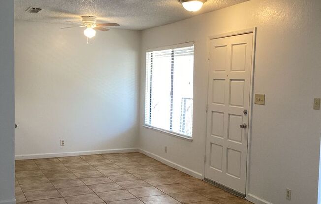 2 beds, 1 bath, 940 sqft, $1,200, Unit 210