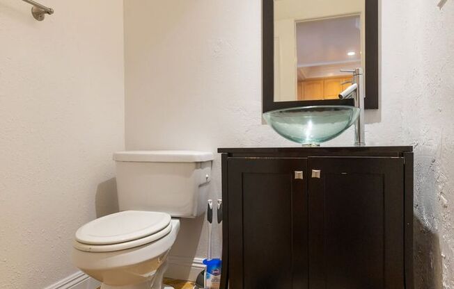 1 bed, 1.5 baths, 869 sqft, $3,695, Unit 25