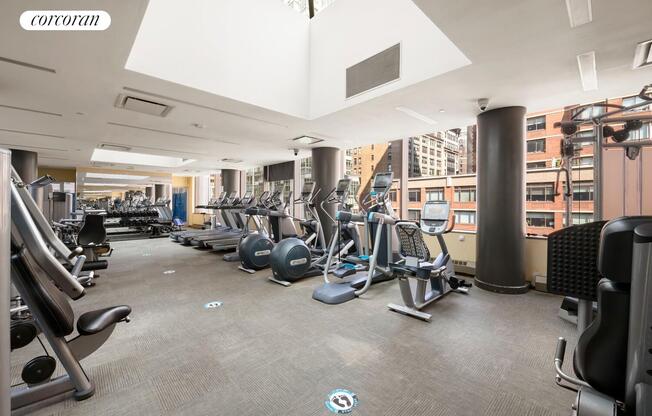 101 W 24 ST