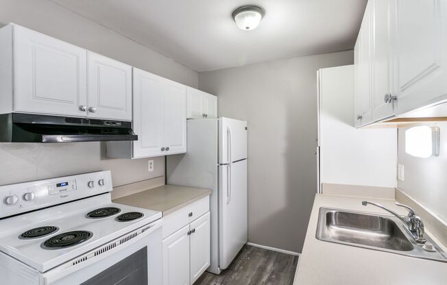 2 beds, 1 bath, 938 sqft, $1,400, Unit 21880 Coolidge - 203