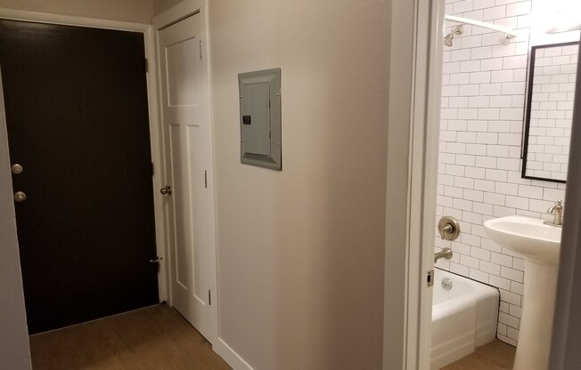 1 bed, 1 bath, $1,085, Unit 304