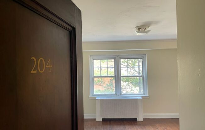 Studio, 1 bath, 301 sqft, $1,350, Unit Wellington 204