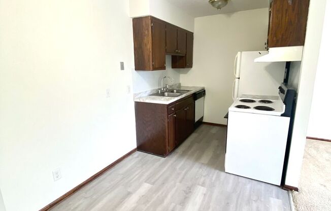 2 beds, 1 bath, $1,295, Unit 25-204