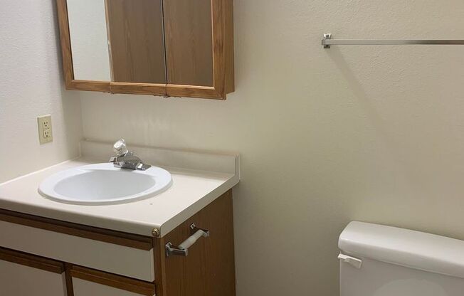 2 beds, 1 bath, $1,025, Unit 1704-102