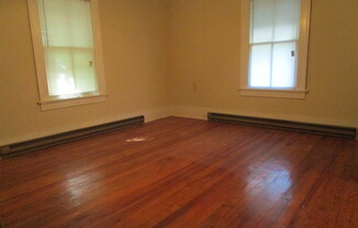 2 beds, 1 bath, $1,600