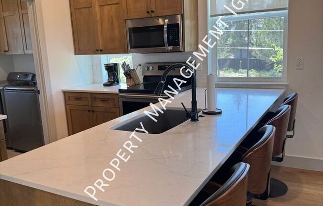 62677 NW MEHAMA CT