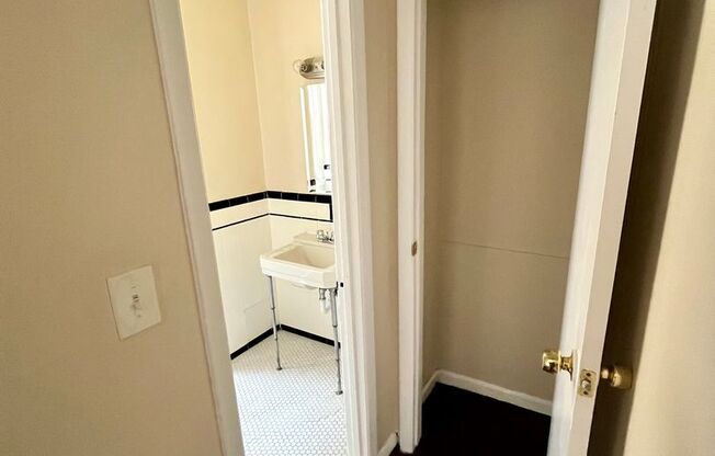 1 bed, 1 bath, $1,050, Unit 535