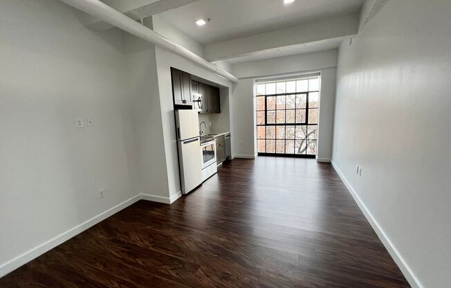 Studio, 1 bath, 403 sqft, $1,404, Unit 304