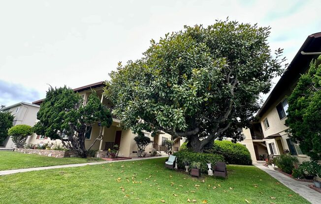 2-bedroom 1-bathroom with a Private Patio! Located in the Highly Desirable Redondo Beach, CA.