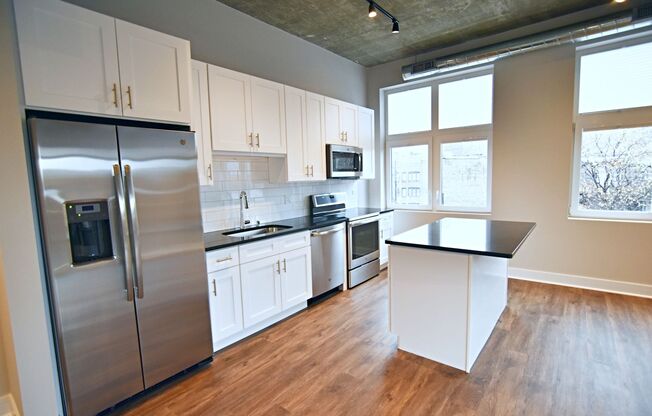 2 beds, 2 baths, 1,014 sqft, $4,100, Unit 3833-311