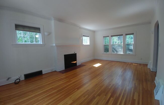 3 beds, 1 bath, $1,995