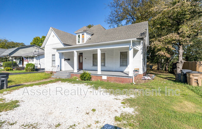 221 Hawthorne Ave - 1